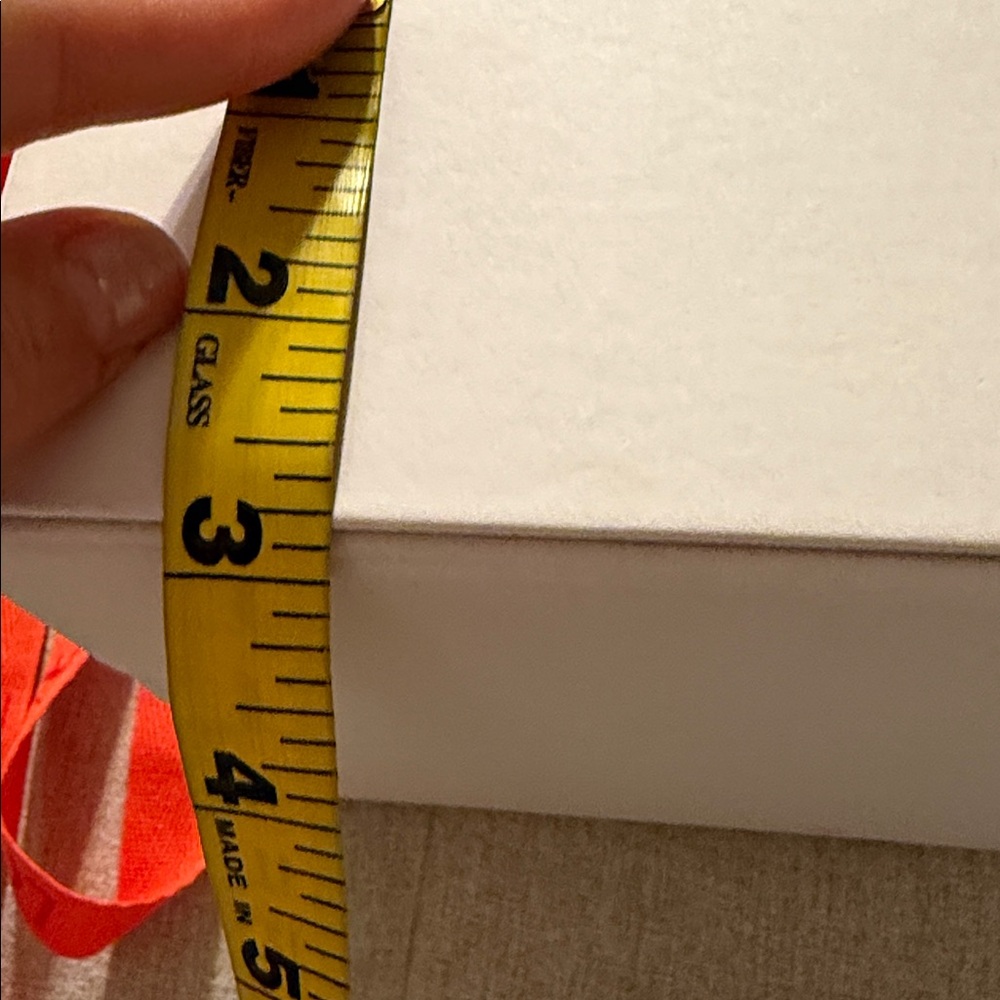 Loewe White Box with Holiday Ribbon - Picture 5 of 5
